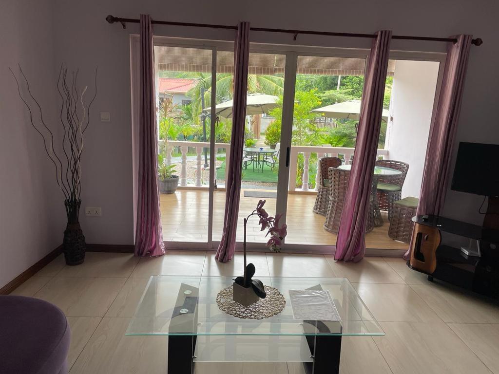 Mokara Holiday Apartment อองซ์รอแยล ภายนอก รูปภาพ